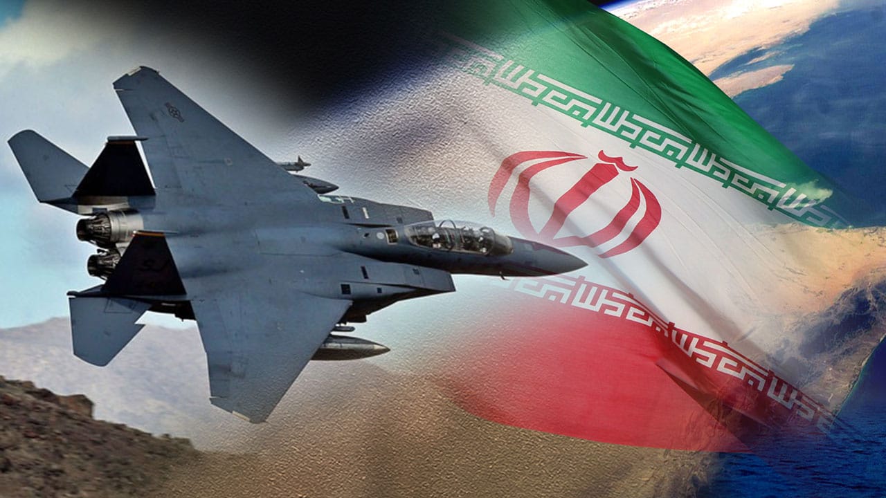 전투기와 이란 국기가 배경으로 있는 이미지, 군사적 긴장감을 나타내며 이란의 공군력을 상징.