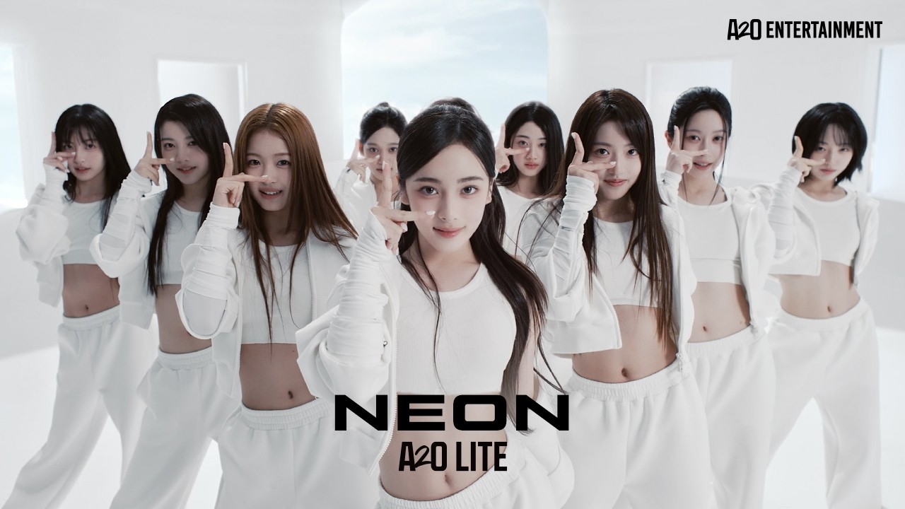 A2O LITE 데뷔 싱글 니온 뮤직비디오 단체 사진