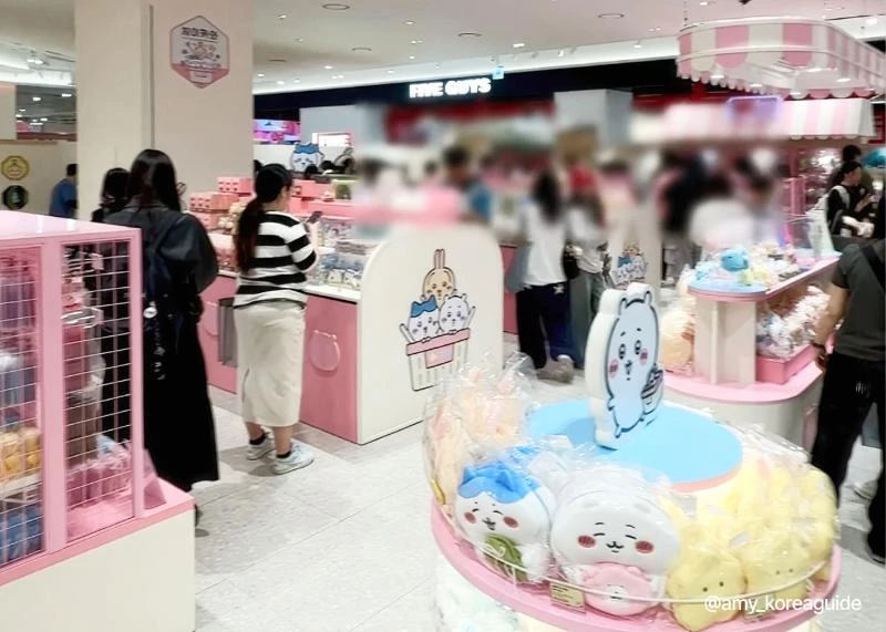 용산 아이파크몰 치이카와샵 매장 내부